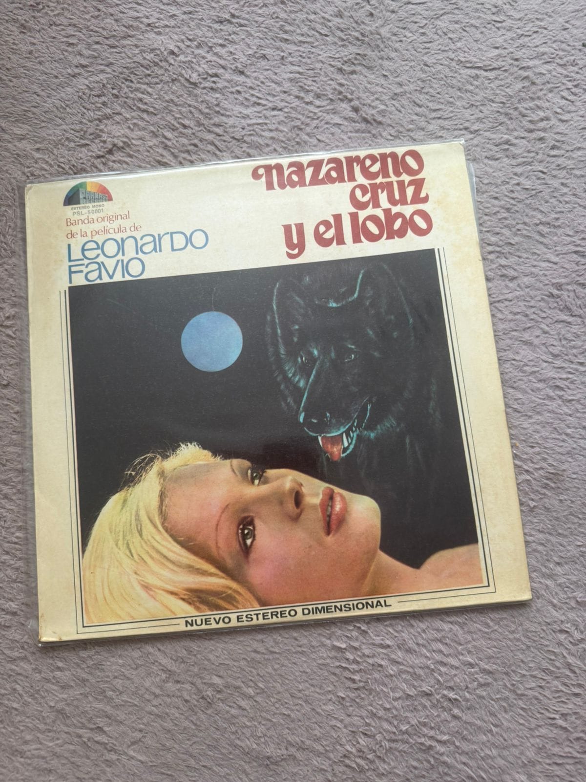 Capa da trilha original de Nazareno Cruz y el Lobo; cortesia de Isabela Mota. 